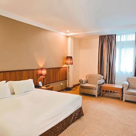 Starlodge Kampong Jerudong Екстериор снимка