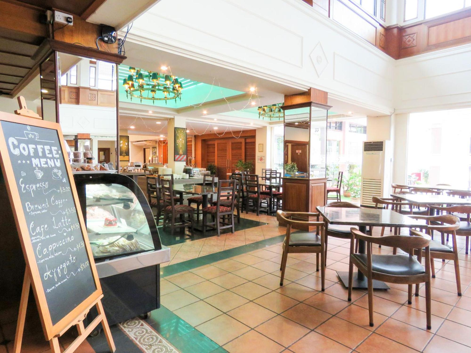 Starlodge Kampong Jerudong Екстериор снимка